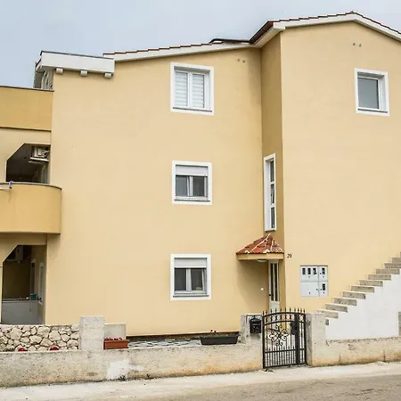Apartman Nina Apartment